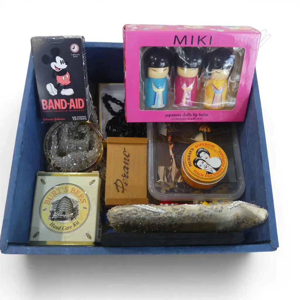 ASST. COLLECTIBLES Incl. COSTUME JEWELLERY  Image 1++