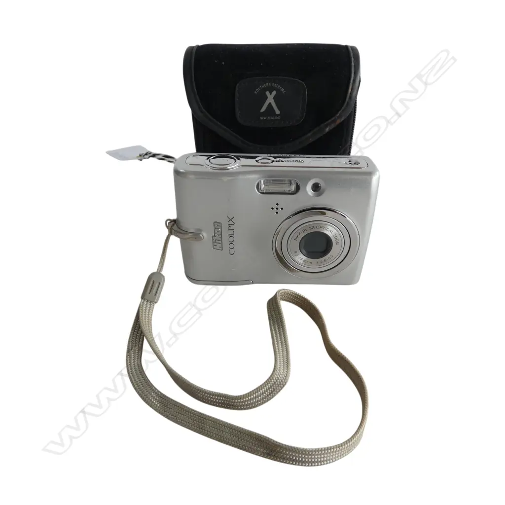 NIKON COOLPIX POCKET CAMERA in CASE Image 1++