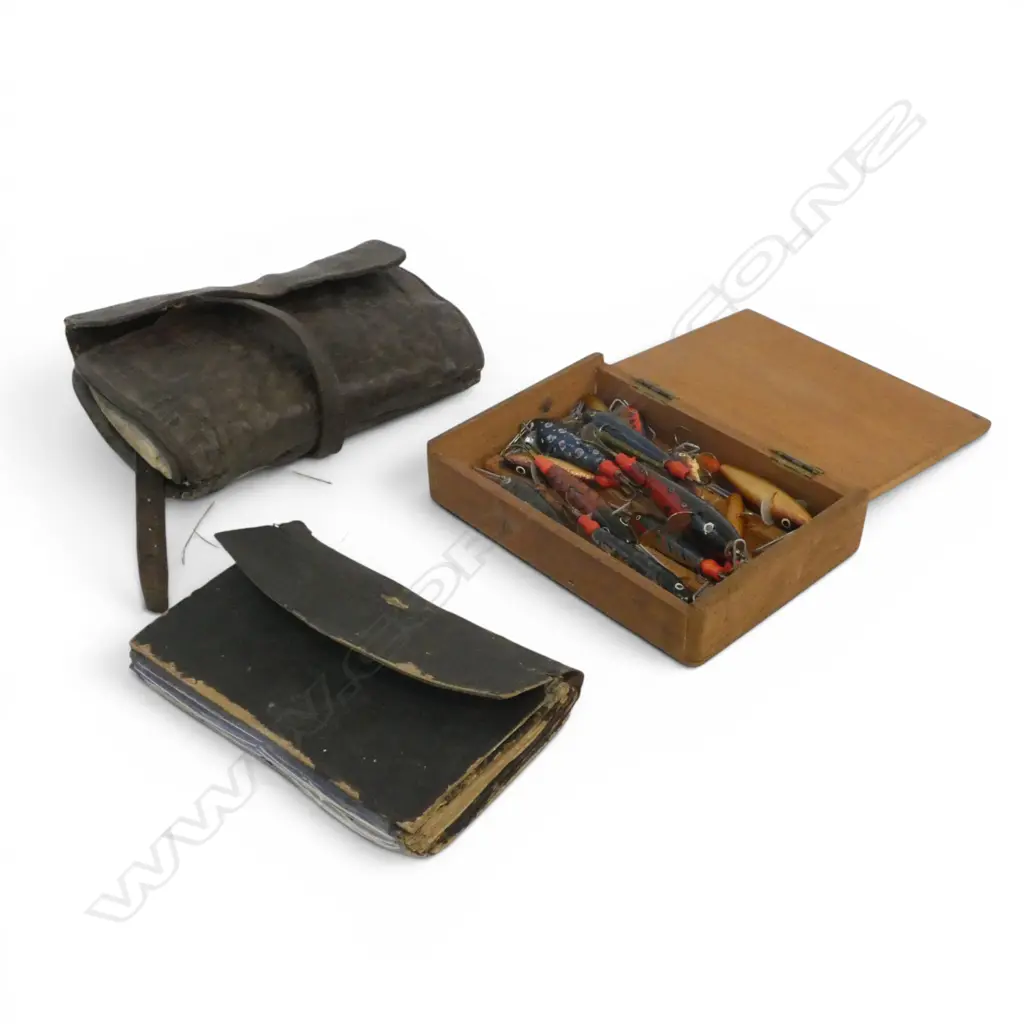 3 VINTAGE FLY FISHING CASES Image 1++