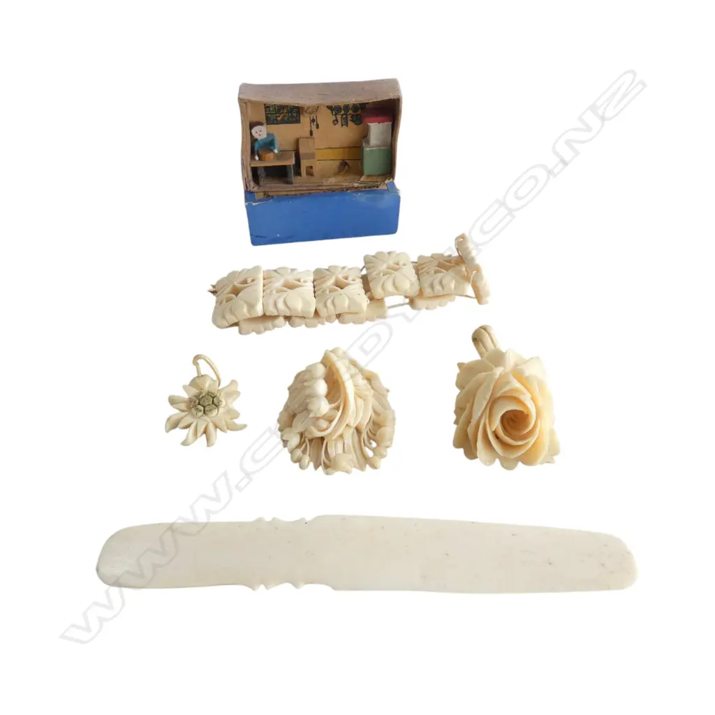 5 PCES IVORY JEWELLERY + MATCHBOX MINIATURE Image 1++