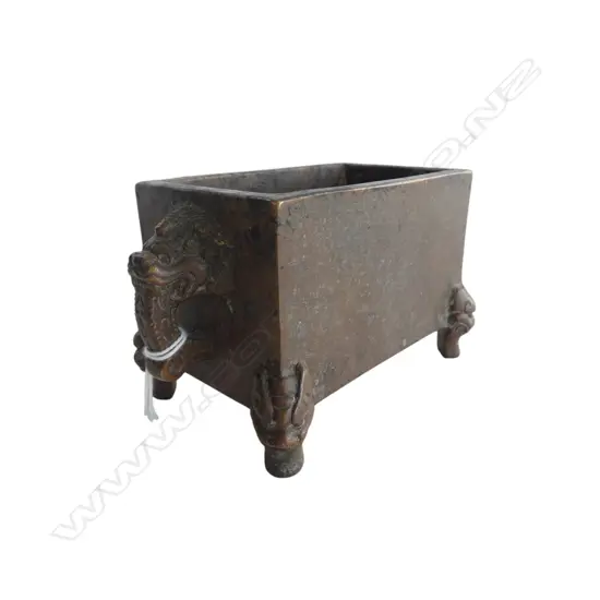 ORIENTAL ARCHAIC STYLE BRONZE FOOTED CONTAINER H.70mm
