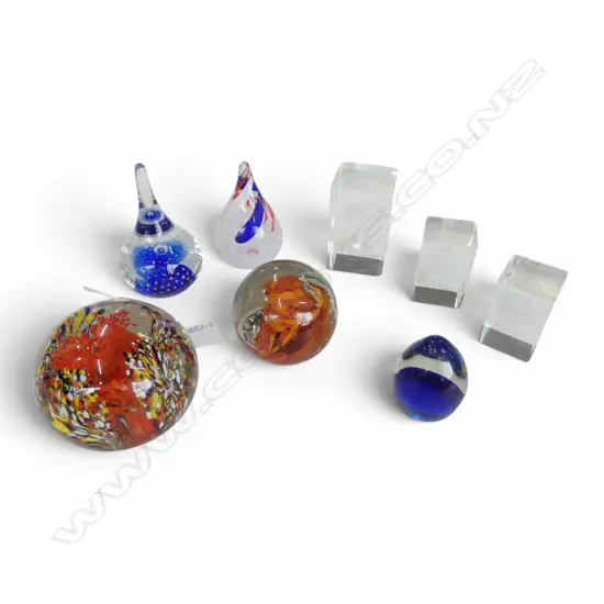 8 ART GLASS PAPERWEIGHTS H.120mm