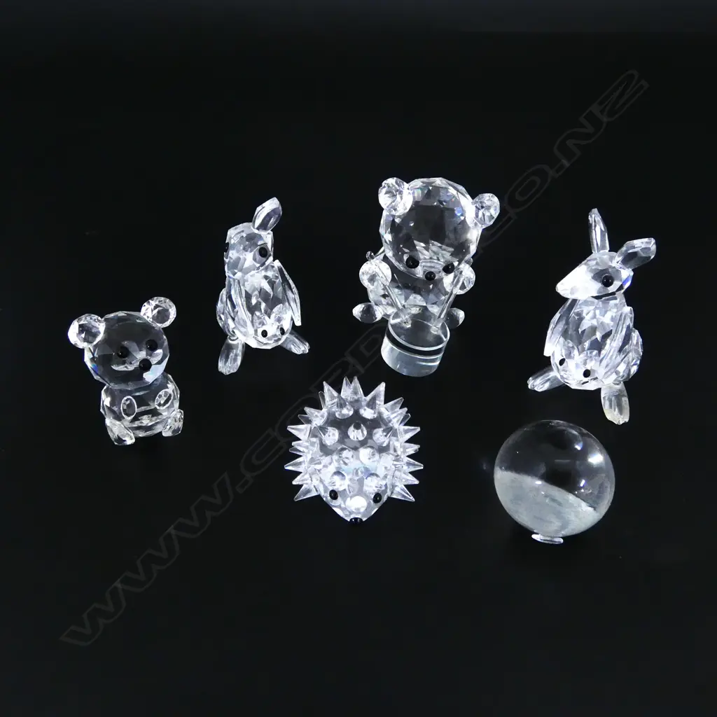 5 SWAROVSKI MINIATURES, 2 BEARS, 2 KANGAROOS & HEDGEHOG Image 1++