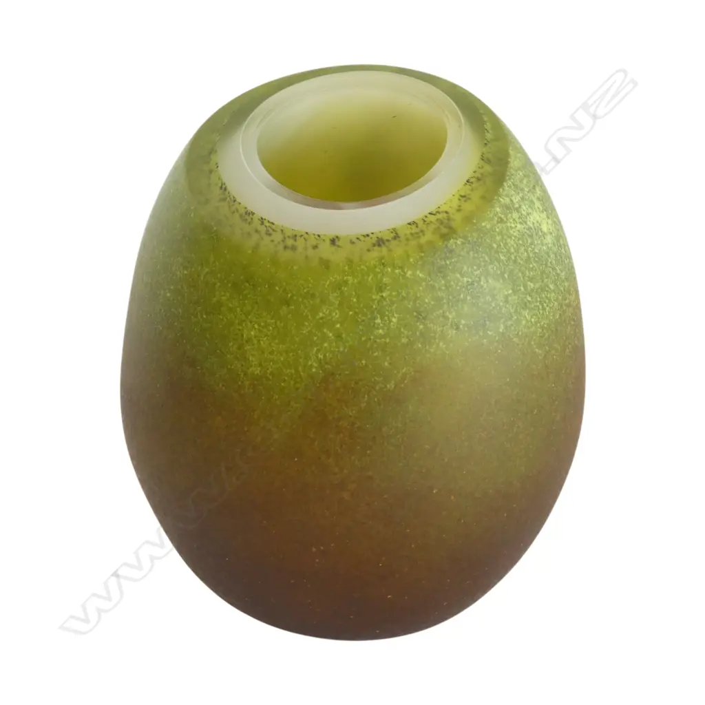 'Frantic Glass' 'Kiwi #3' art glass vase by Fran Anderton 2009. Triple cased. H.135mm Image 1++