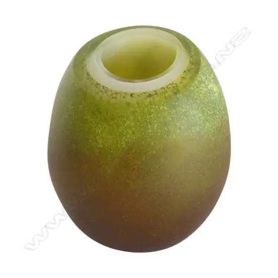 'Frantic Glass' 'Kiwi #3' art glass vase by Fran Anderton 2009. Triple cased. H.135mm