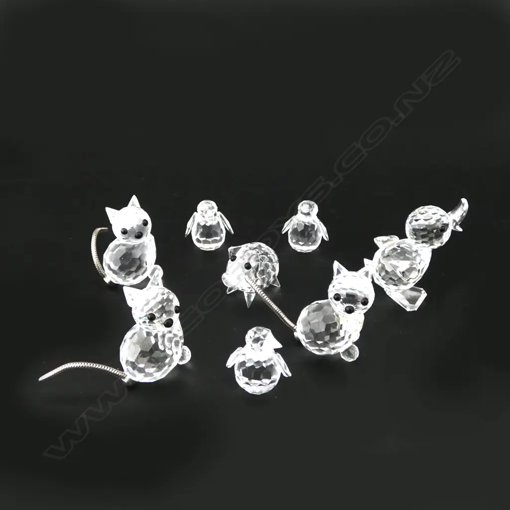 8 SWAROVSKI CRYSTAL MINIATURES; 3 PUSSY CATS, 4 BIRDS & 1 PIG Image 1++