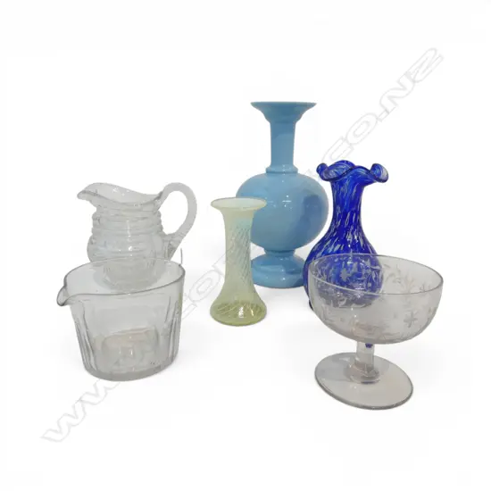 6 PCES ANTIQUE GLASSWARE H.260mm