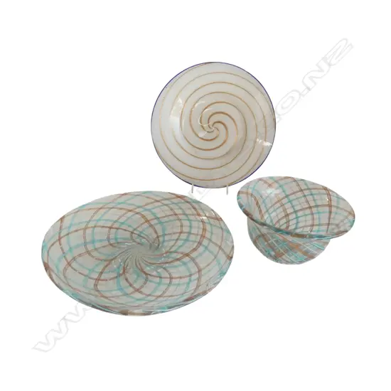 3 MURANO MOUTH BLOWN GLASS PIECES: bowl & 2 shallow dishes. Dia.185mm. Latticinio type.