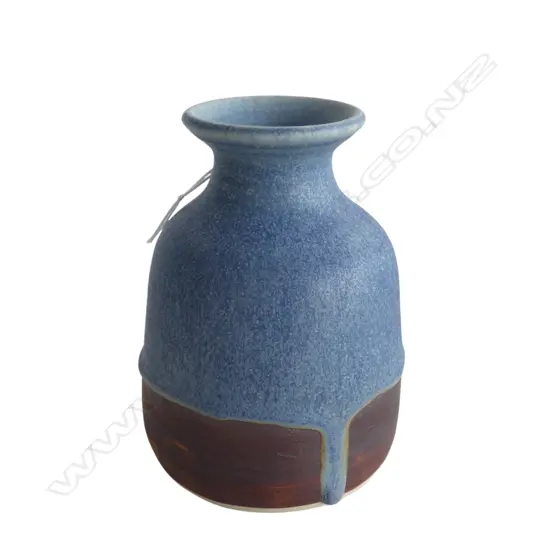 Sandra Webb porcelain blue pottery vase. H.120mm.