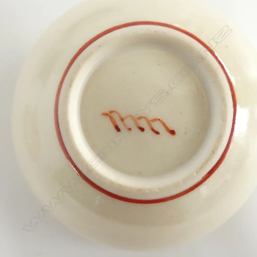 2 ROSEMARY BRITTAIN SML DISHES, signed, dated 1984, 1 sml chip to underside, MARGARET MILNE TRINKET BOX, hairline Image 1++