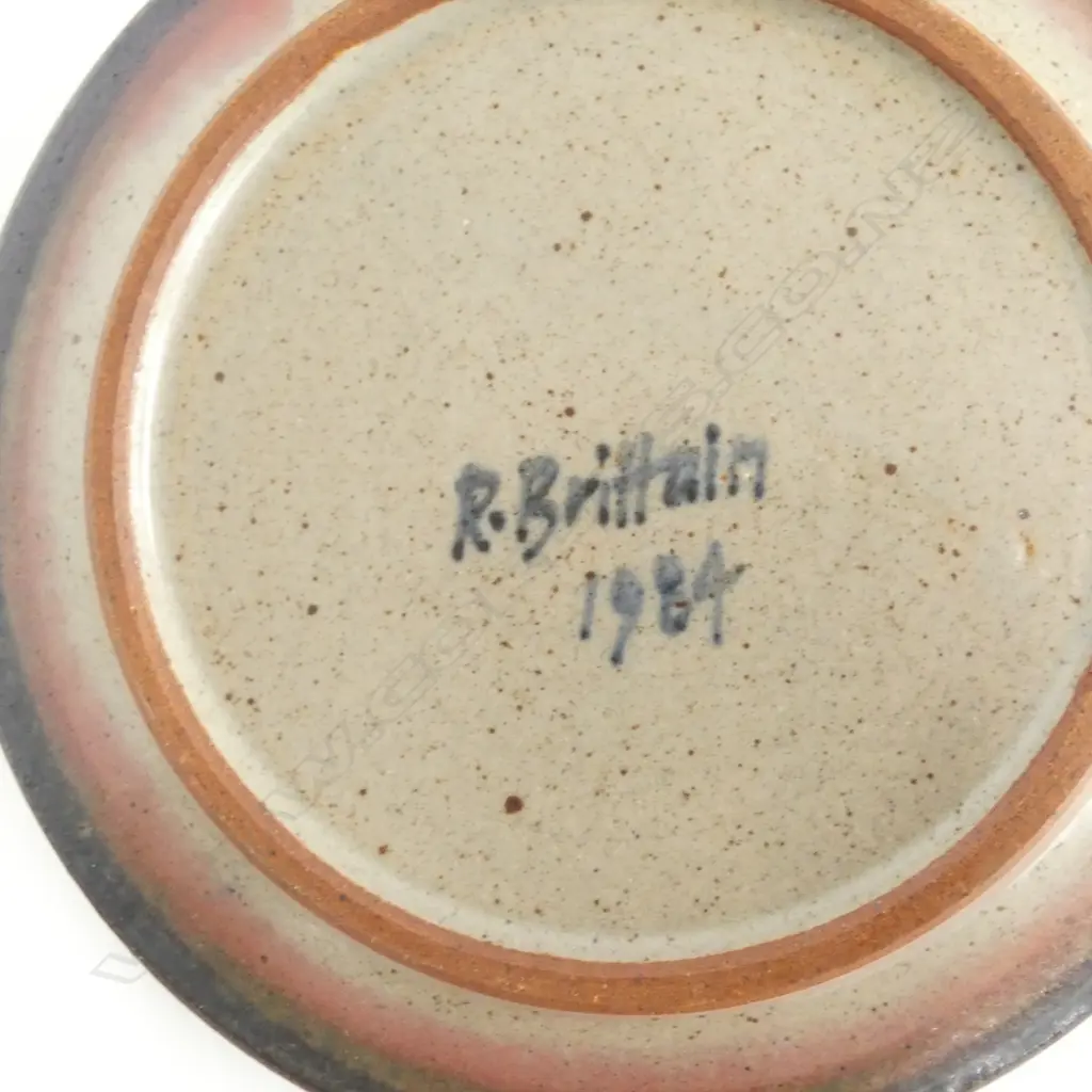 2 ROSEMARY BRITTAIN SML DISHES, signed, dated 1984, 1 sml chip to underside, MARGARET MILNE TRINKET BOX, hairline Image 1++