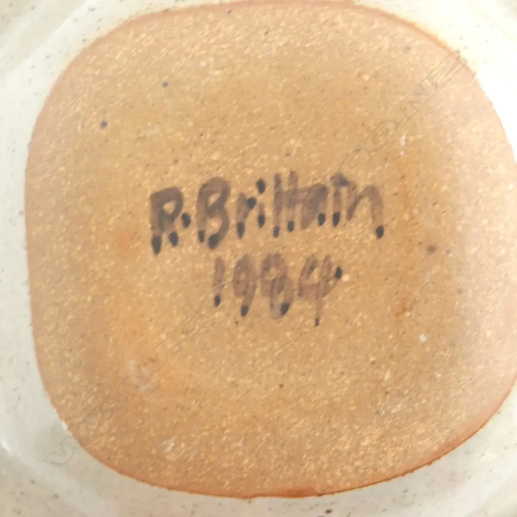 2 ROSEMARY BRITTAIN SML DISHES, signed, dated 1984, 1 sml chip to underside, MARGARET MILNE TRINKET BOX, hairline Image 1++
