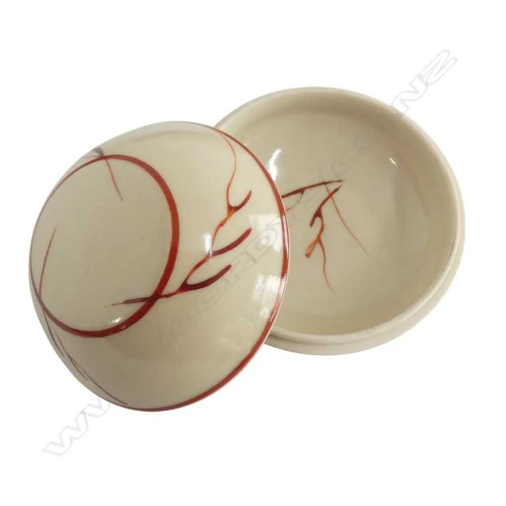 2 ROSEMARY BRITTAIN SML DISHES, signed, dated 1984, 1 sml chip to underside, MARGARET MILNE TRINKET BOX, hairline Image 1++