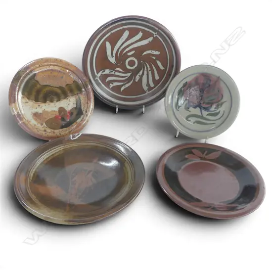 5 NZ STUDIO POTTERY PLATTERS DIA 250MM LARGEST