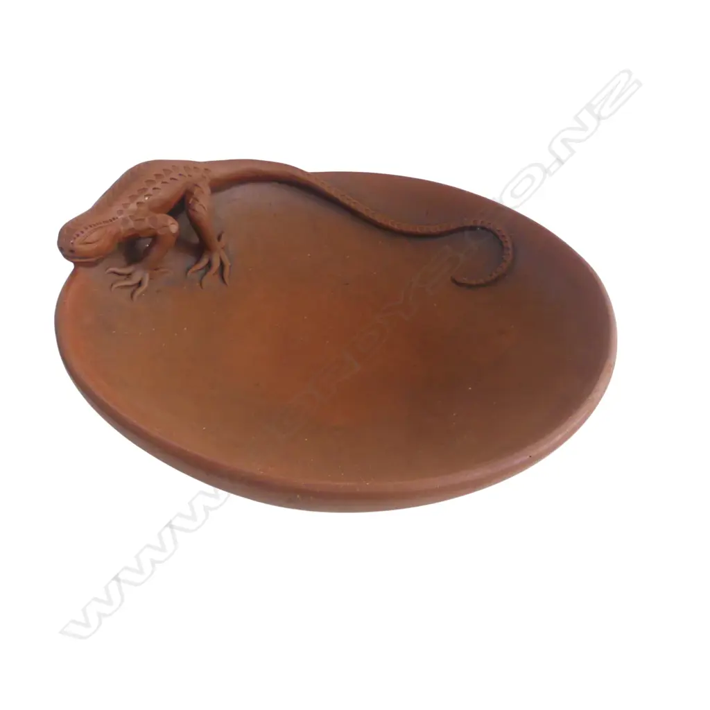 Pottery bowl. Image 1++