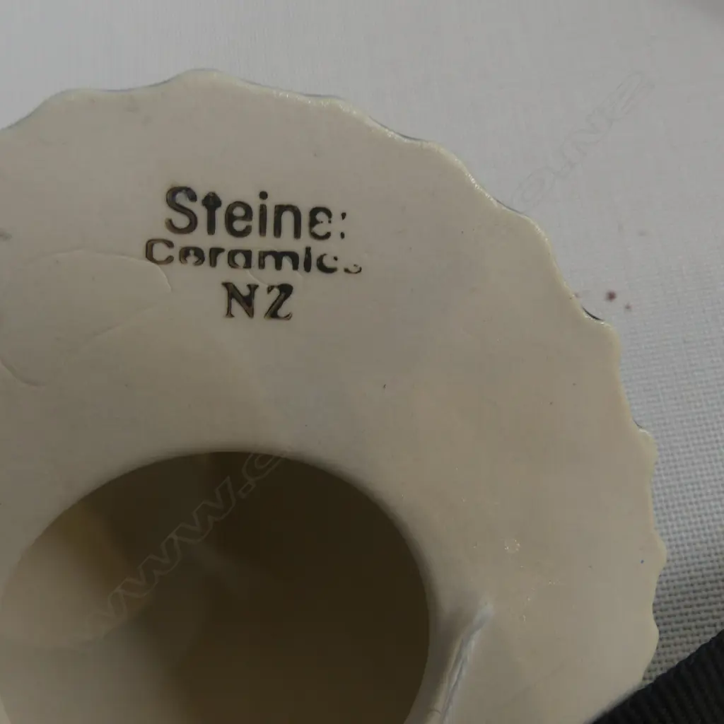 2 POTTERY SHELLS by STEINER CERAMICS NZ L.135mm Image 1++