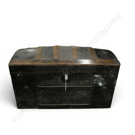 ANTIQUE DOME TOP SARATOGA CHEST W.920mm