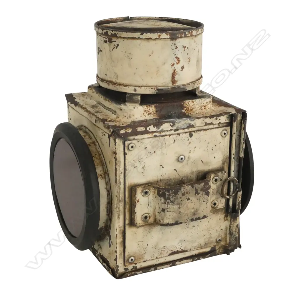VINTAGE RAILWAY SIGNAL LAMP WITH KEROSENE BURNER  Image 1++