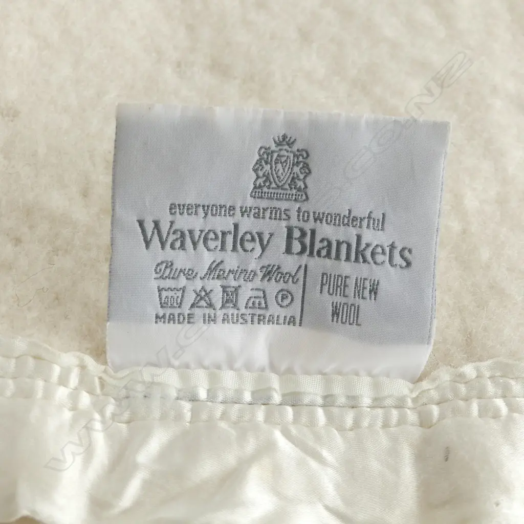 CREAM WAVERLEY (AUSTRALIAN) PURE MERINO WOOL BLANKET, 1770 X 2240MM (QUEEN SIZE). Image 1++