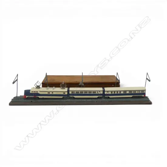 GERMAN MARKLIN MODEL TRAIN & DISPLAY STAND W.640mm