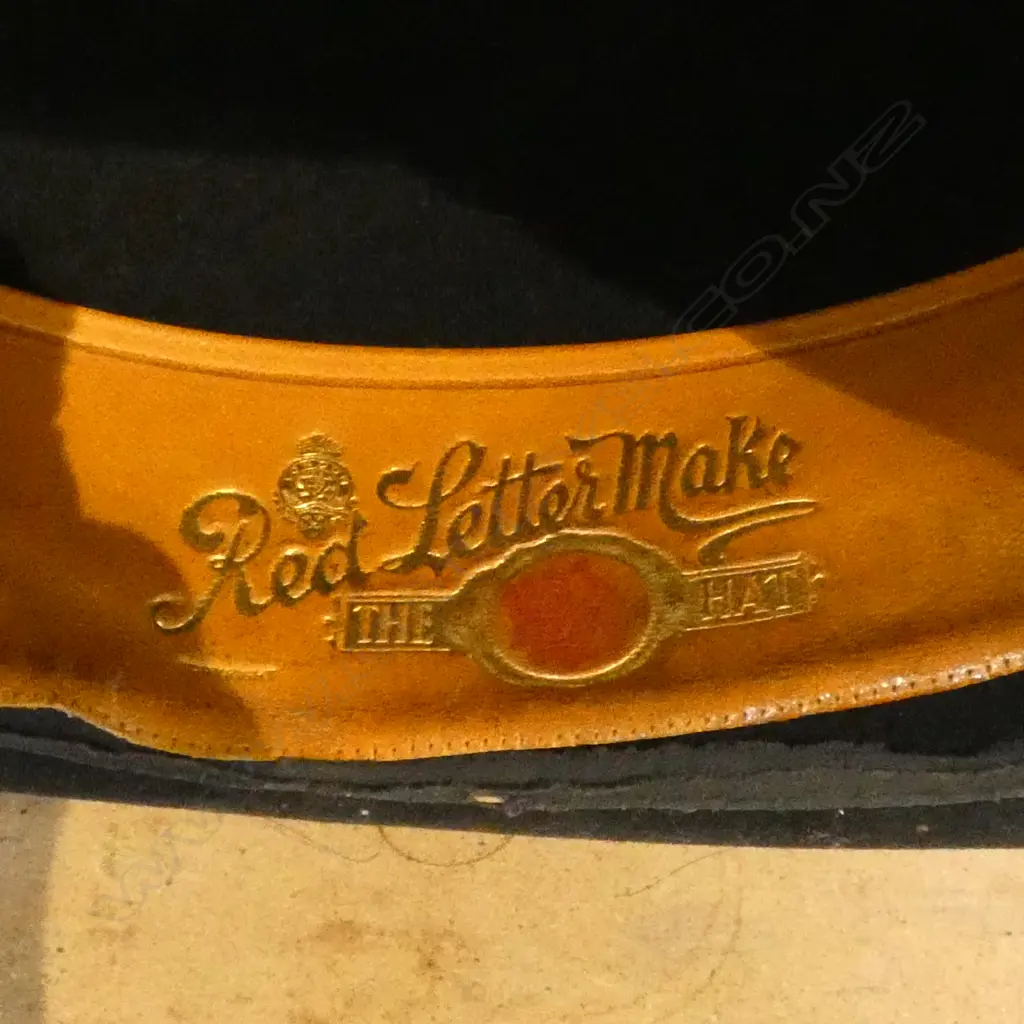 VINTAGE BOWLER HAT 'RED LETTER MAKE' Image 1++