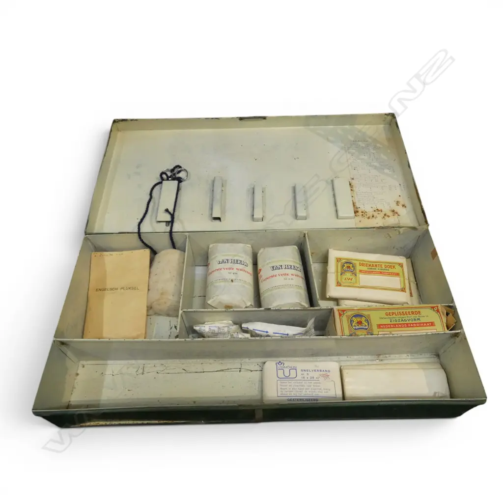 GREEN METAL FIRST AID KIT 'VERBANDTROMMEL' W.545mm Image 1++