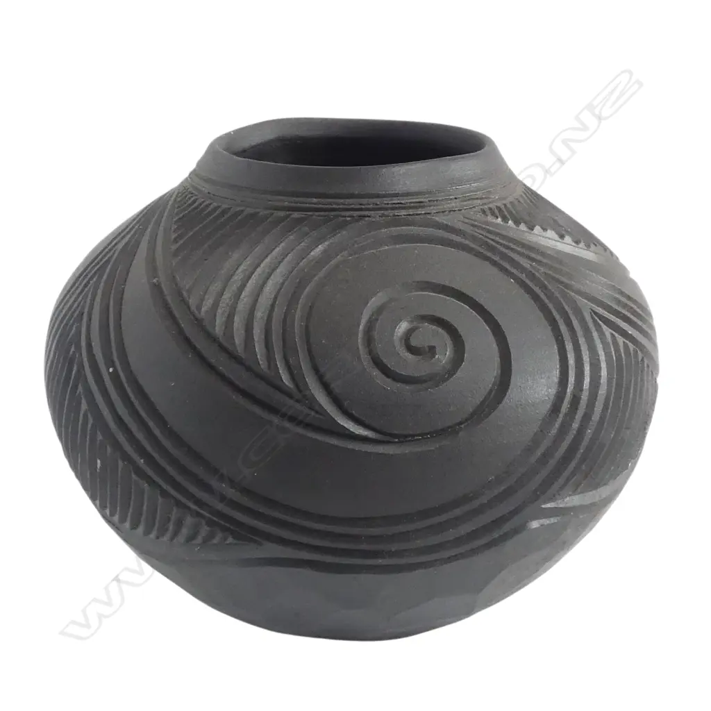 WAYNE TASKER, STUDIO POTTERY VASE, INCISED KORU BODY, H.200mm Image 1++