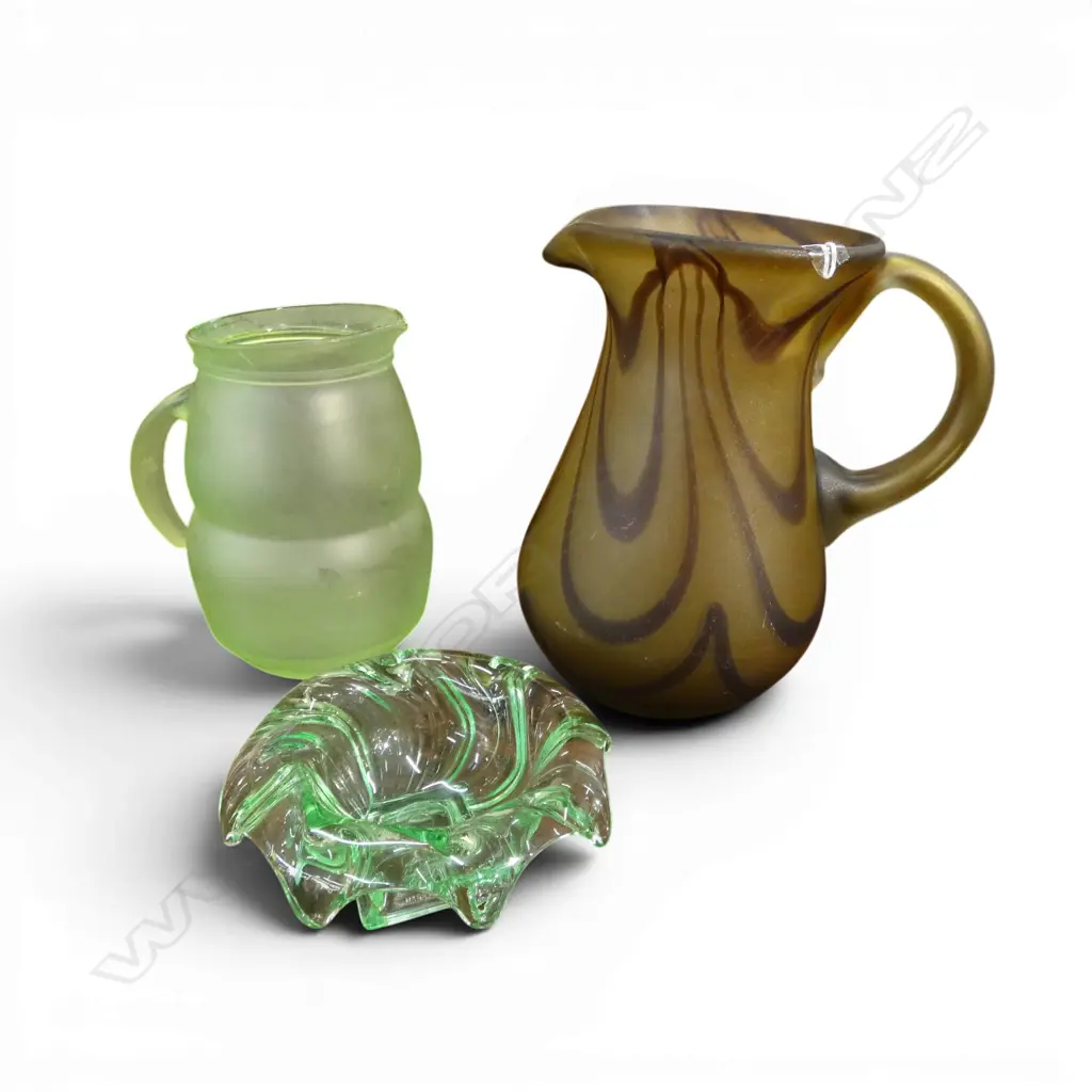 3 ART GLASS VINTAGE PIECES: 2 jugs (1 mouth blown w swirls) + flared bowl Image 1++