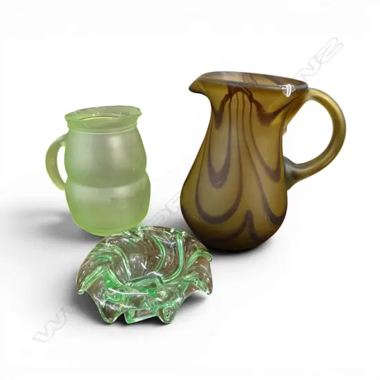 3 ART GLASS VINTAGE PIECES: 2 jugs (1 mouth blown w swirls) + flared bowl