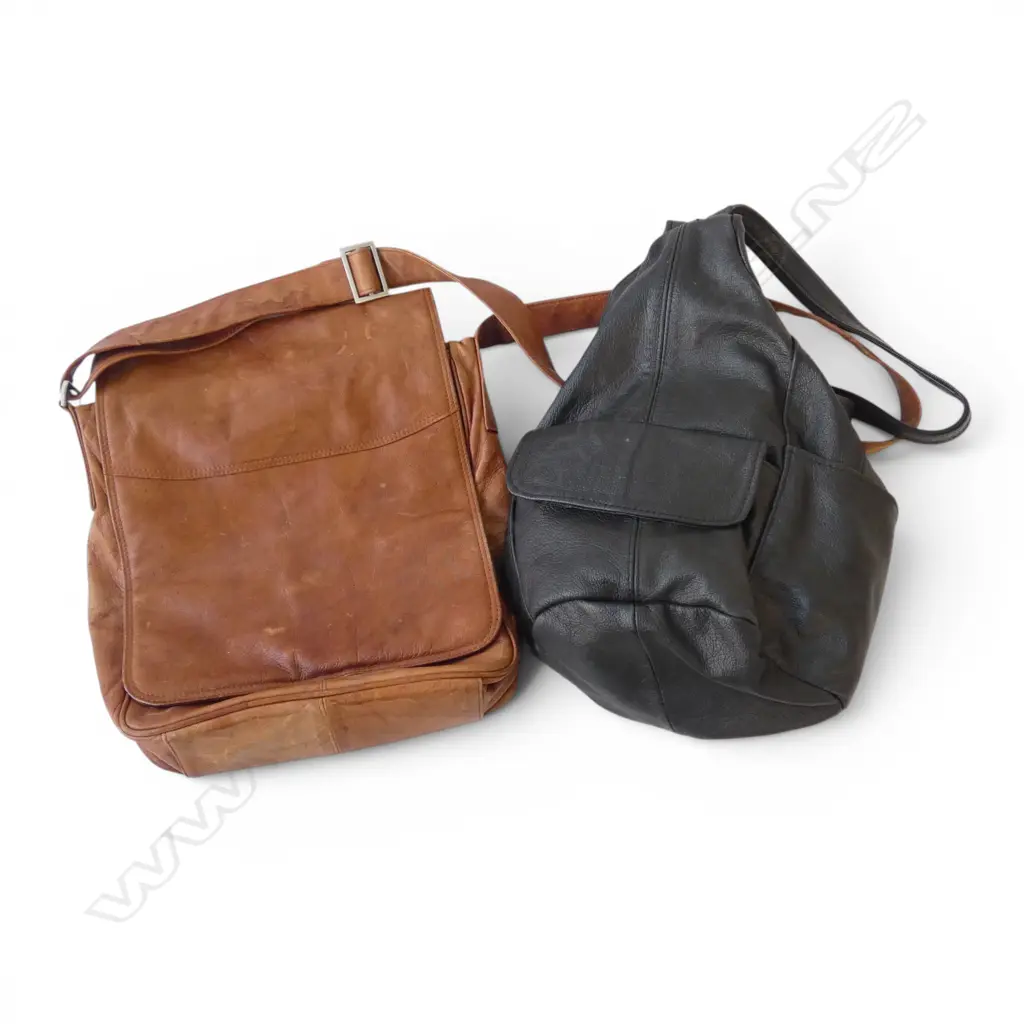 2 VINTAGE LEATHER SHOULDER BAGS: brown + black Image 1++