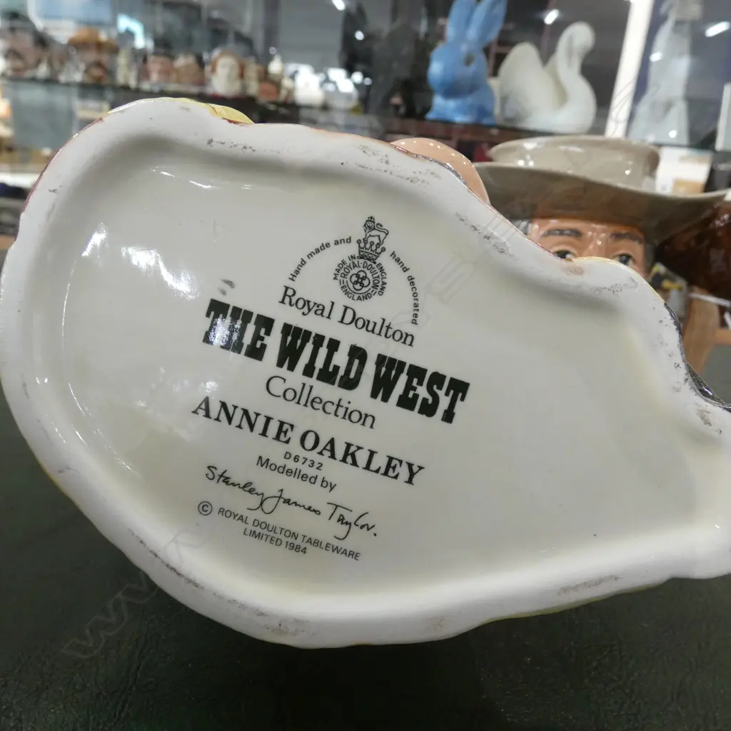 2 ROYAL DOULTON WILD WEST CHARACTER JUGS; BUFFALO BILL & ANNE OAKLEY H.130mm Image 1++