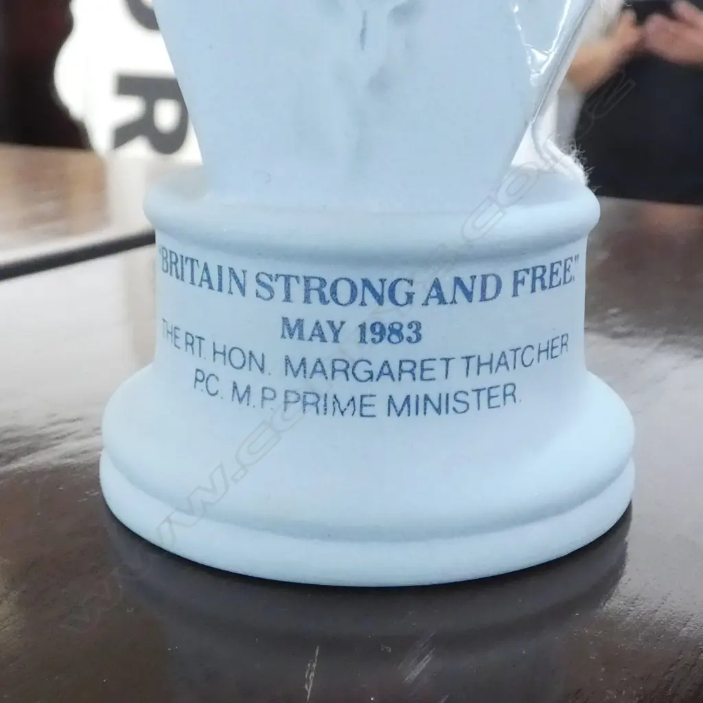 ROYAL DOULTON MARGARET THATCHER BISQUE BUST H.120mm Image 1++