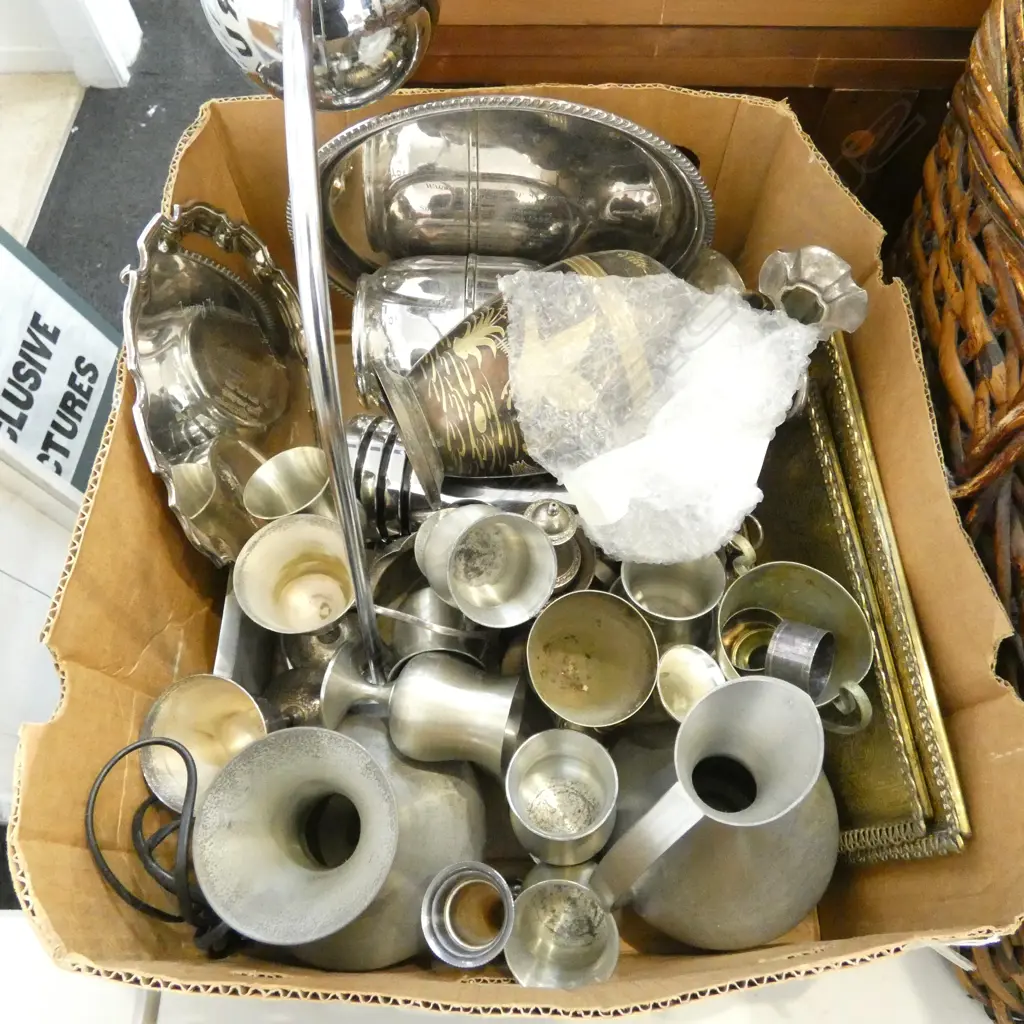 BOX OF ASST. COLLECTABLES Image 1++