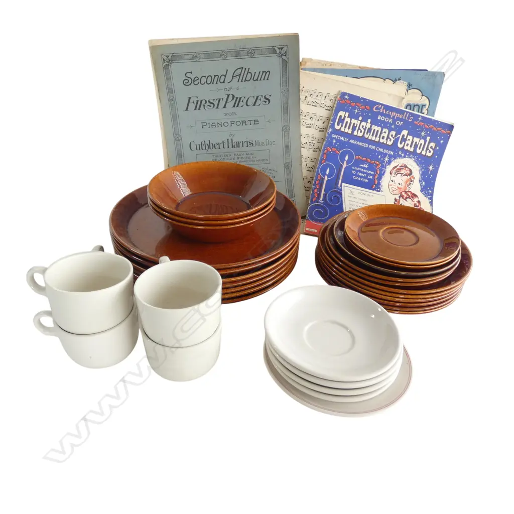 ASST. CROWN LYNN DINNERWARE Image 1++