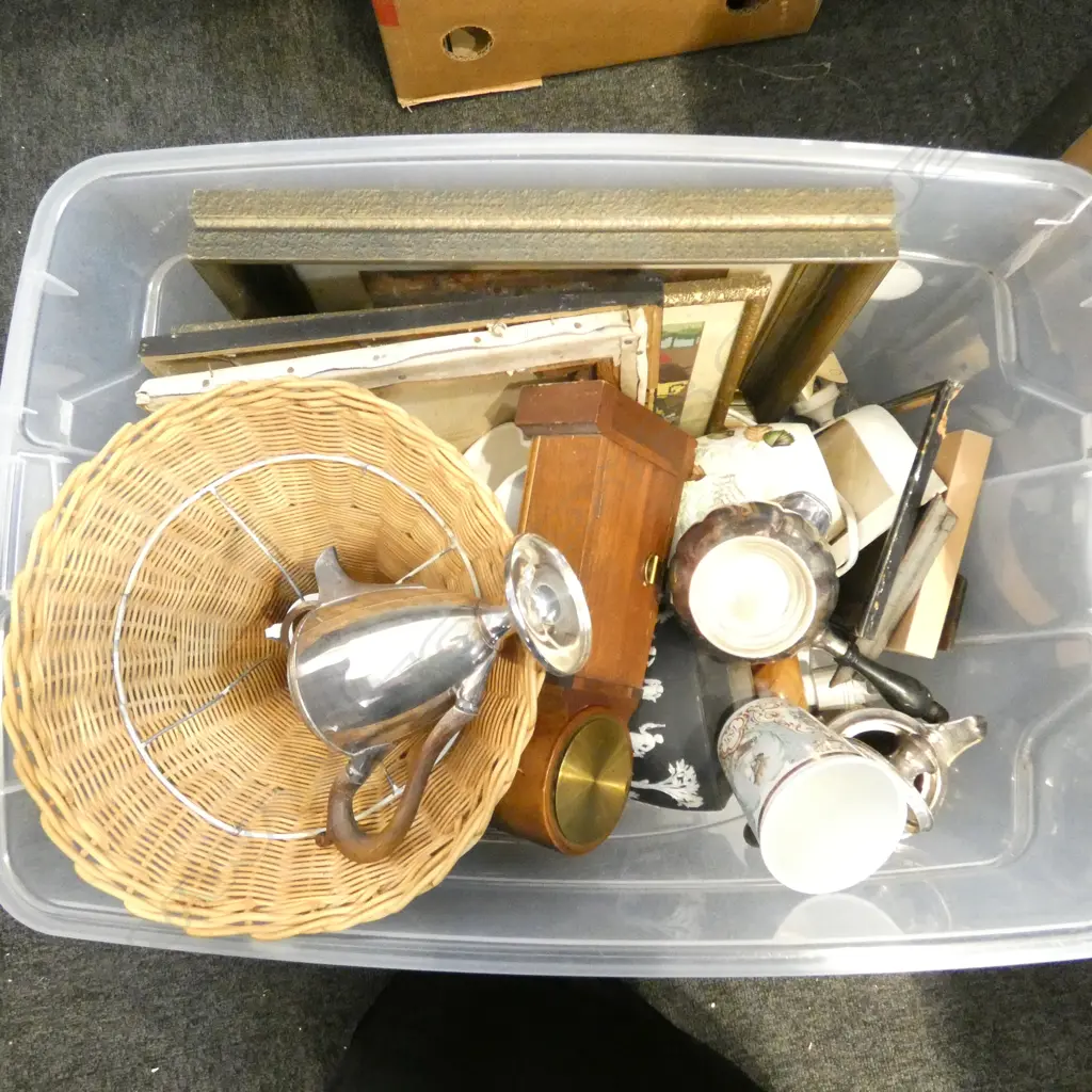 ART, EP, 2 CROWN LYNN JUGS, LAMPSHADES ETC Image 1++