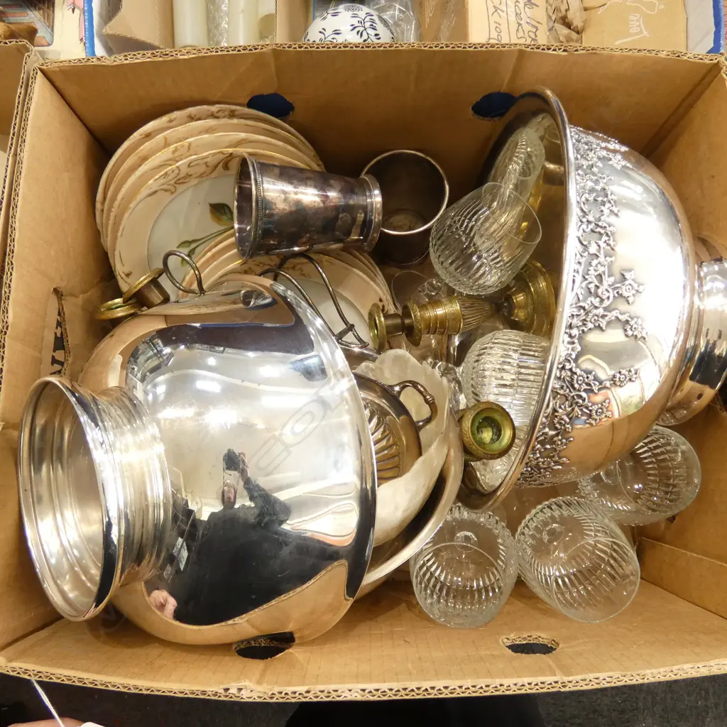3 LG EP FOOTED BOWLS, 5 CRYSTAL BRANDY BALLOONS H.130mm, 4 CANDLESTICK ETC Image 1++