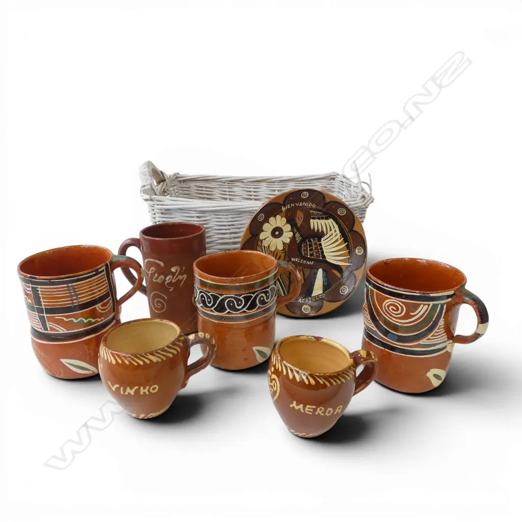 7 PCES EARTHENWARE; 4 MUGS, 2 CUPS, PLATE IN WHITE BASKET Image 1++