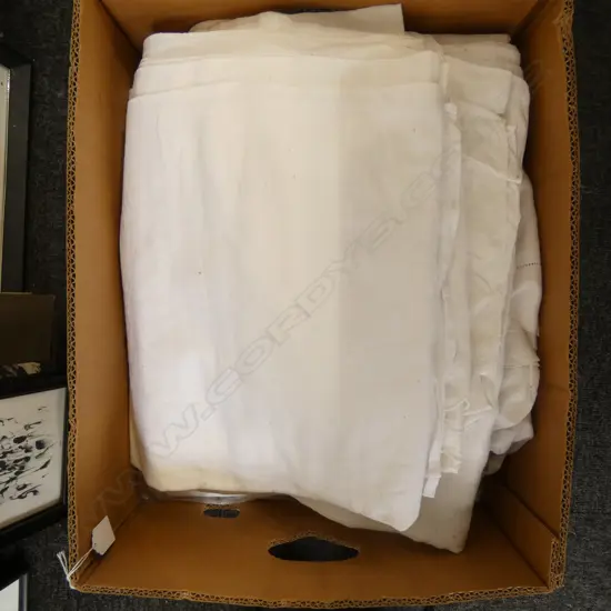 WHITE LINEN TABLE CLOTHS ETC