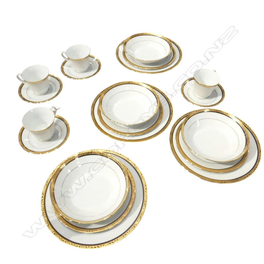 NORITAKE 4 PLACE DINNER SERVICE Image 1++
