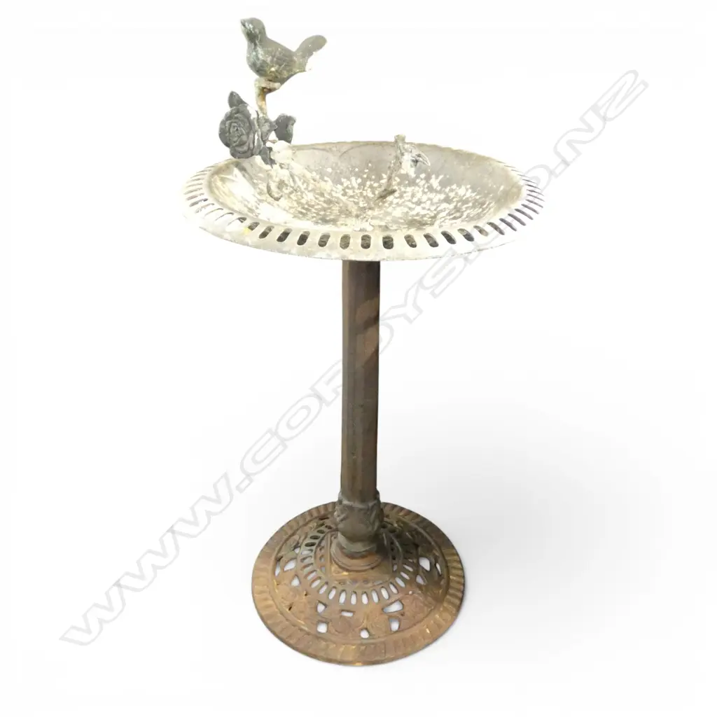 CAST IRON BIRD BATH H.870mm Image 1++