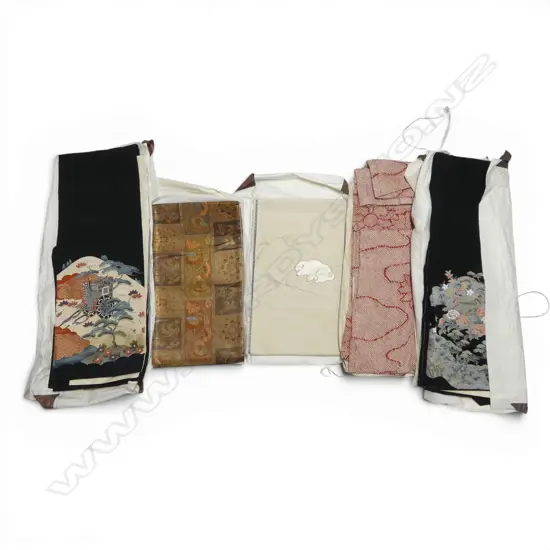 5 VARIOUS VINTAGE JAPANESE FINE KIMONO ONE SNAKE SKIN PAT ONE WITH EMBROIDERED  PUPPY