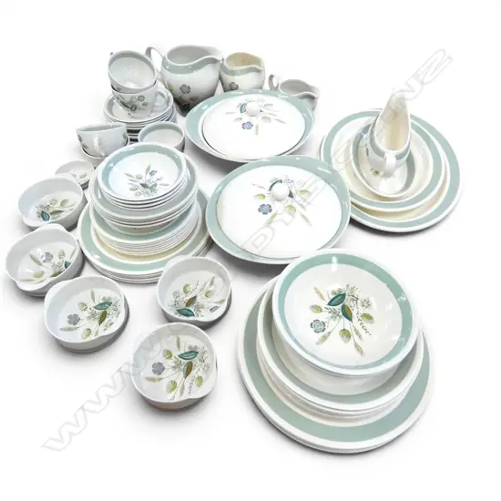 WOODS WARE 'CLOVELLY' PATTERN DINNER SERVICE 