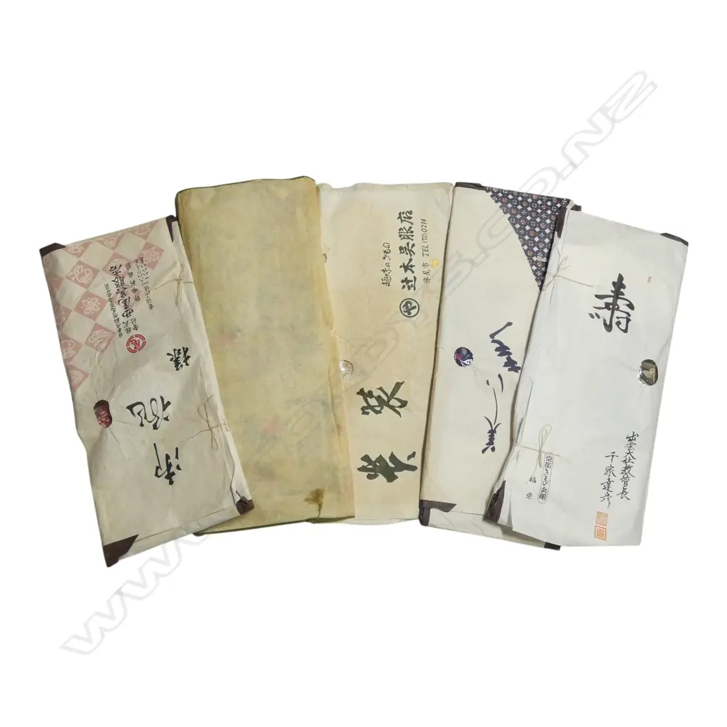 5 VARIOUS VINTAGE JAPANESE FINE KIMONO  MOSTLY LIGHT BRIGHT COLOURS Image 1++