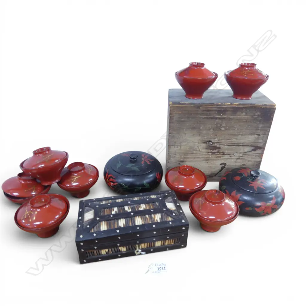 2 WOODEN CONTAINERS, QUILL BOX W.230mm, RED LACQUER BOWLS IN WOODEN BOX Image 1++