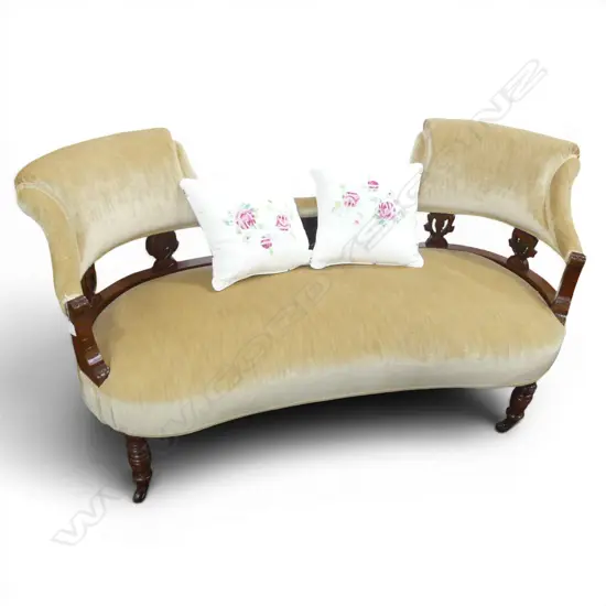 EDWARDIAN SETTEE L.1540mm + 2 CUSHIONS
