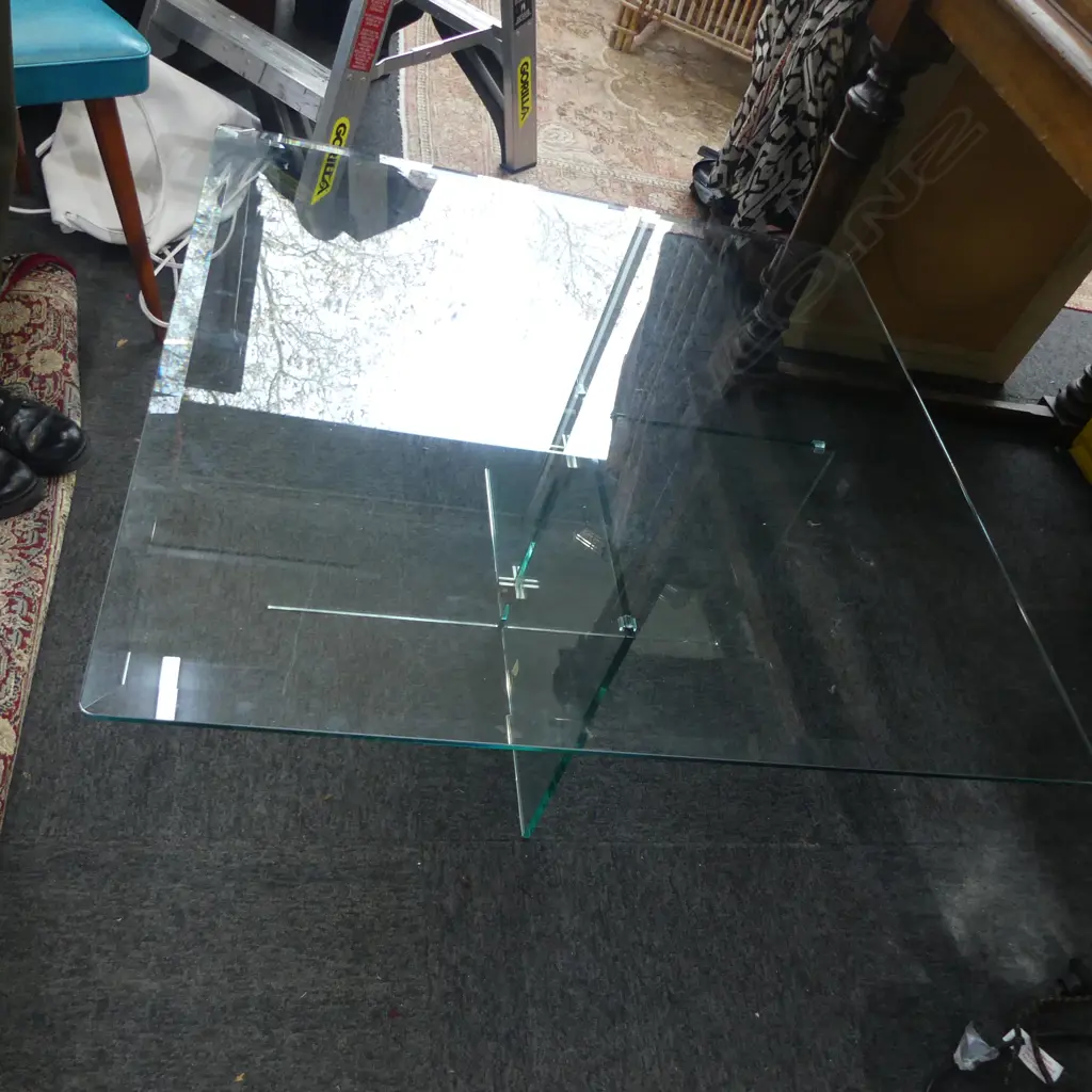 CONTEMPORARY GLASS COFFEE TABLE 910x910x390mm Image 1++
