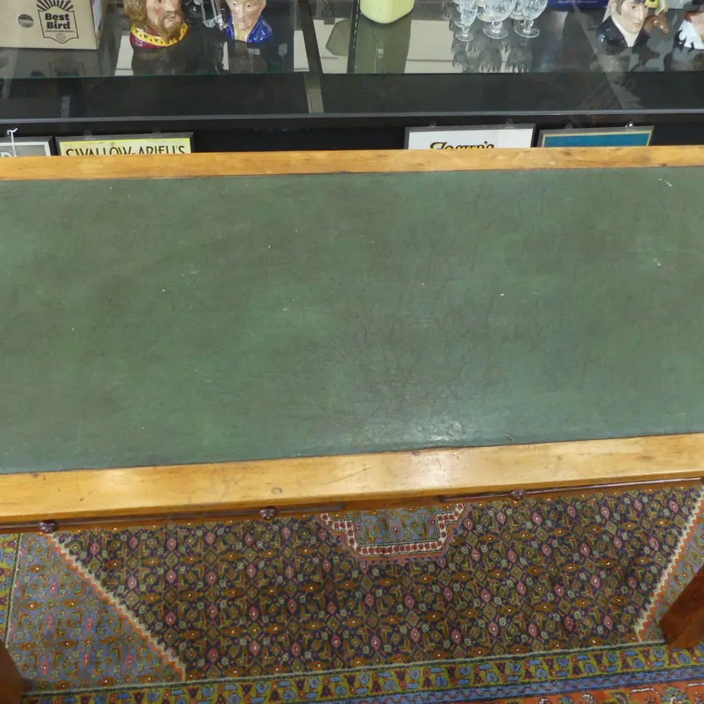 RIMU DESK w. GREEN VINYL INSET 1520x725x760mm Image 1++