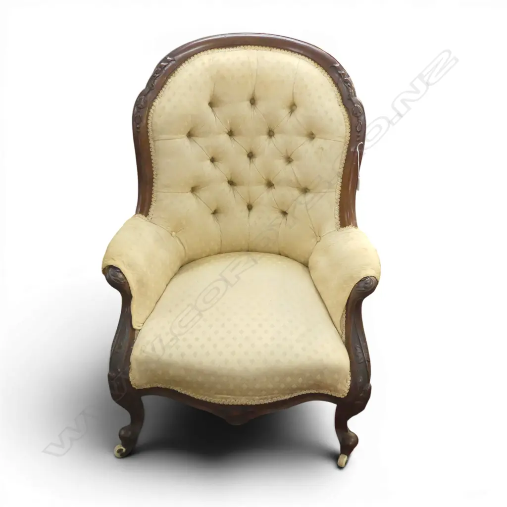 CREAM UPHOLSTERED VICTORIAN CHAIR  Image 1++