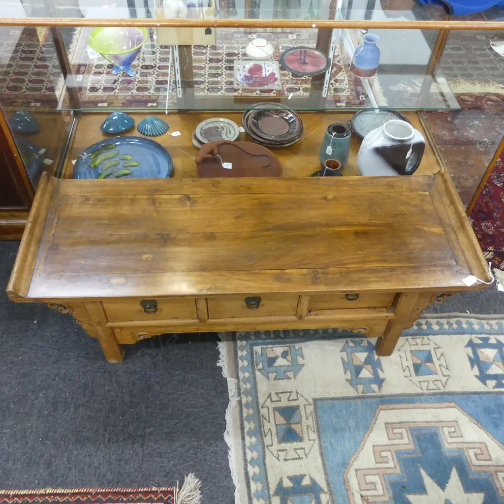 ORIENTAL HARD WOOD COFFEE TABLE w. 3 DRAWERS 1300x450x440mm Image 1++