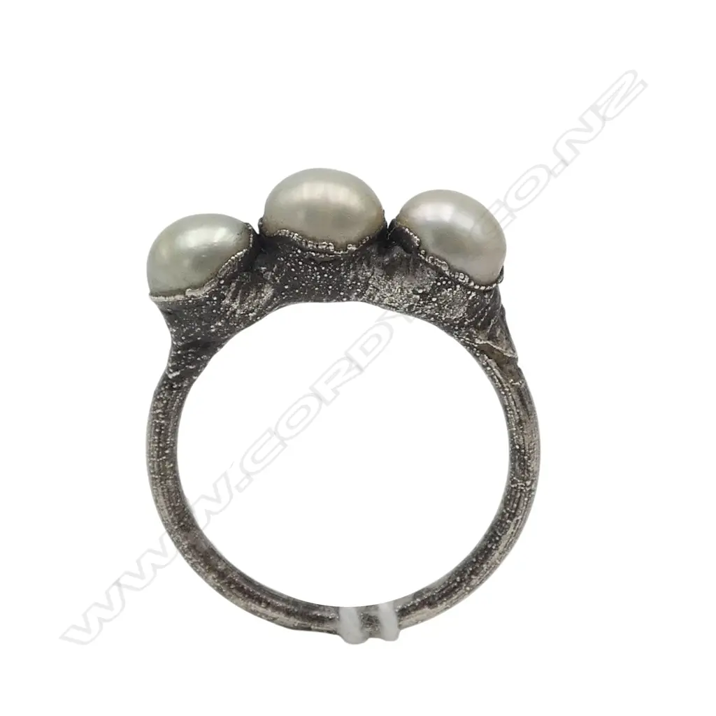 DESIGNER HANDMADE 3 PEARL RING (TESTING AS 99% SILVER) 2.7gms SIZE P Image 1++